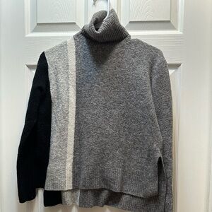 Athleta Gray Ribbed Turtleneck Sweater